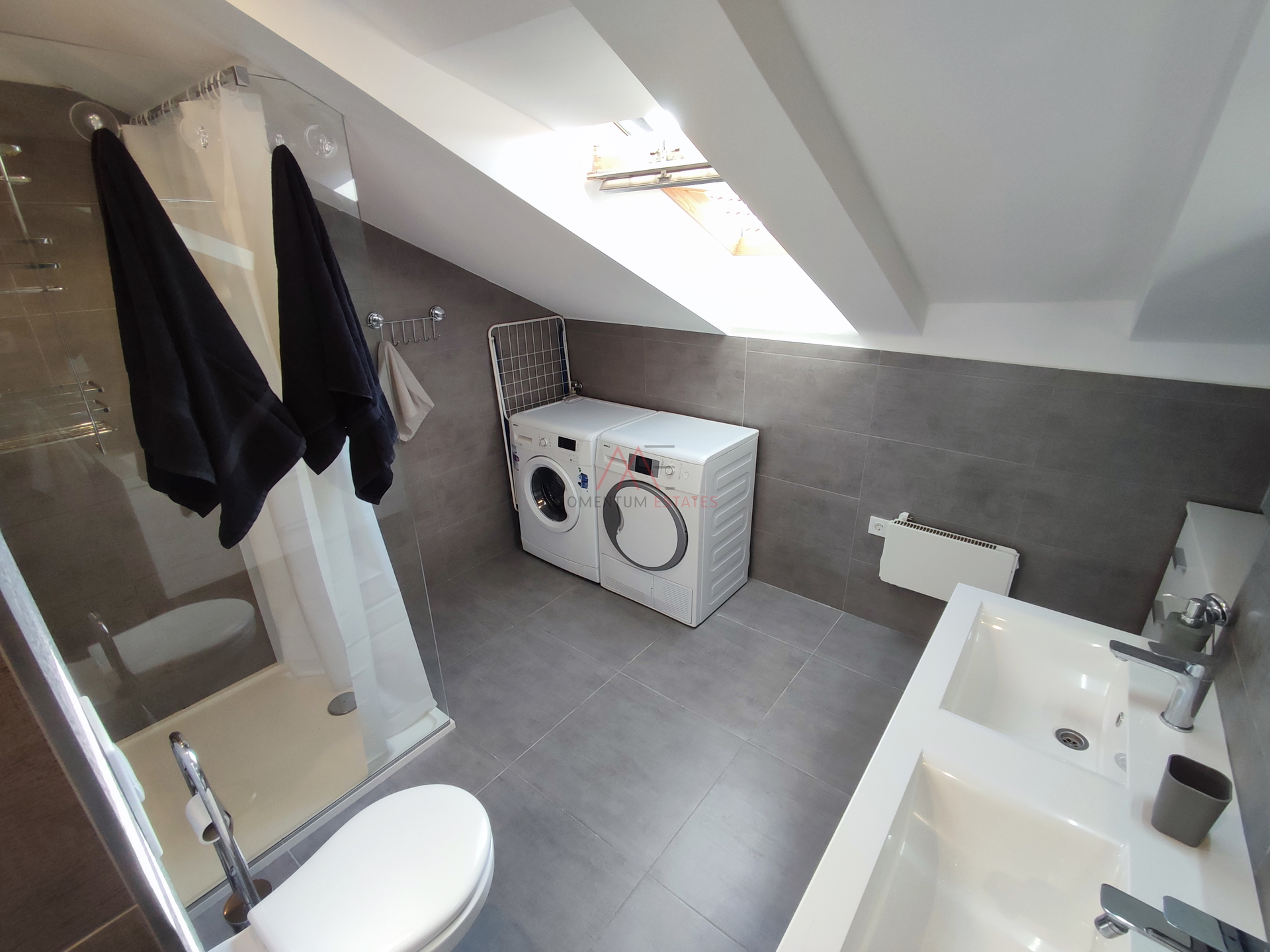 Centar&comma; adaptirani 3s&plus;db&comma; dugoro&ccaron;no