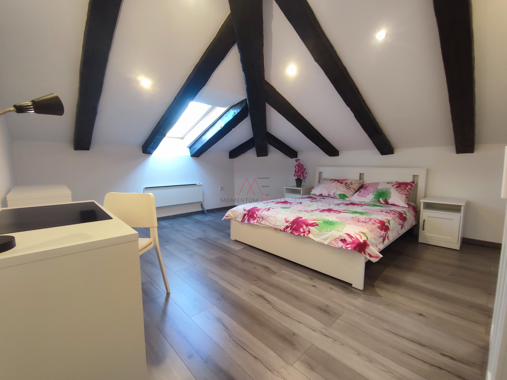 Centar&comma; adaptirani 3s&plus;db&comma; dugoro&ccaron;no