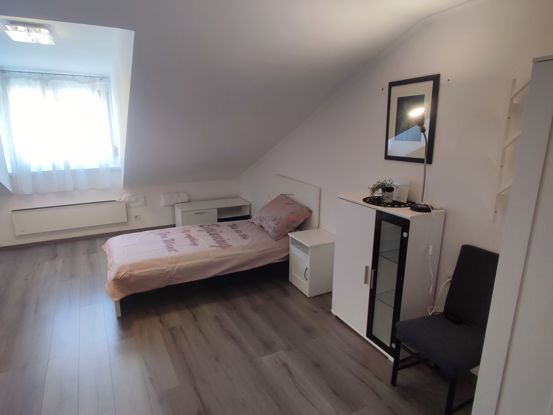 Centar&comma; adaptirani 3s&plus;db&comma; dugoro&ccaron;no