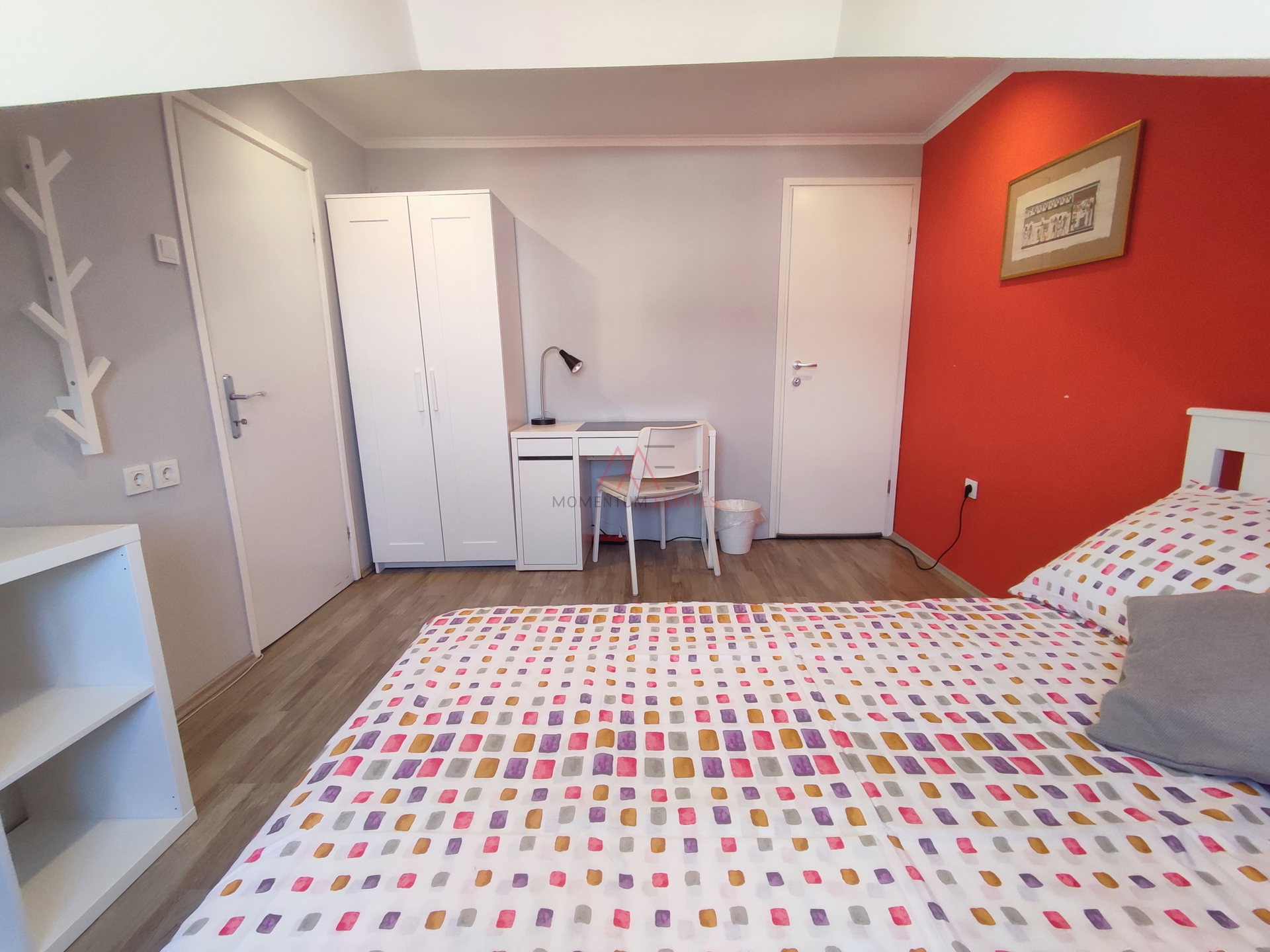 Centar&comma; adaptirani 3s&plus;db&comma; dugoro&ccaron;no