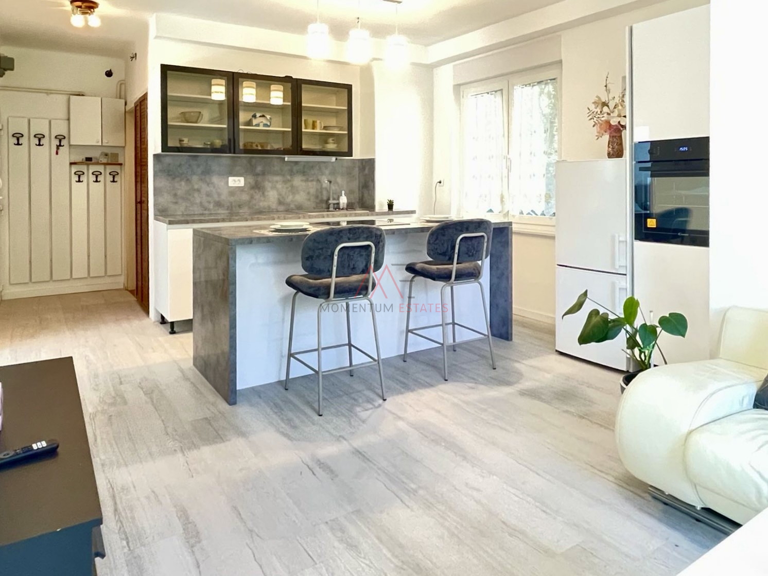 Bulevard,novuređen,moderan stan za najam