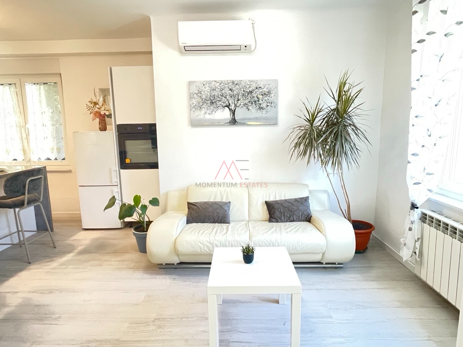 Bulevard,novuređen,moderan stan za najam