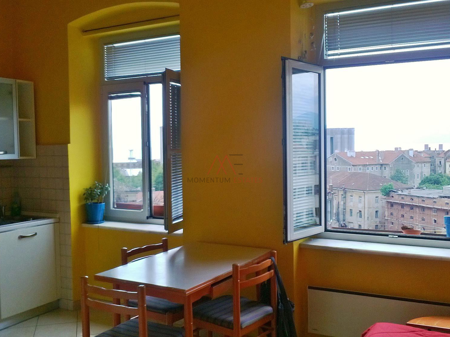 Brajda&comma; dvosobni uredan stan