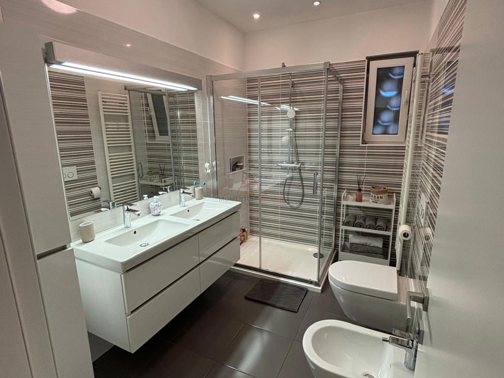 Ve&zcaron;ica&comma; luksuzni dvoeta&zcaron;ni stan