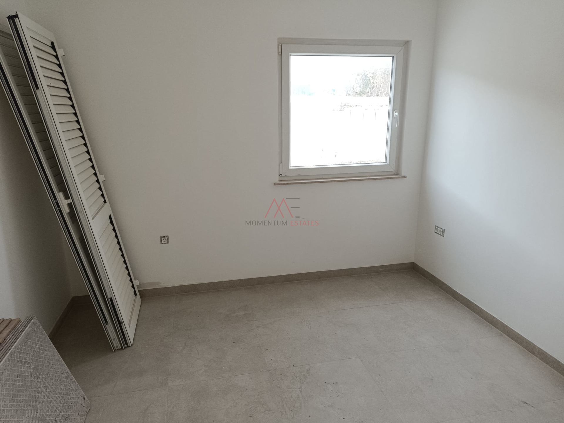 Crikvenica&comma; jednosobni stan s prostranom terasom i balkonom