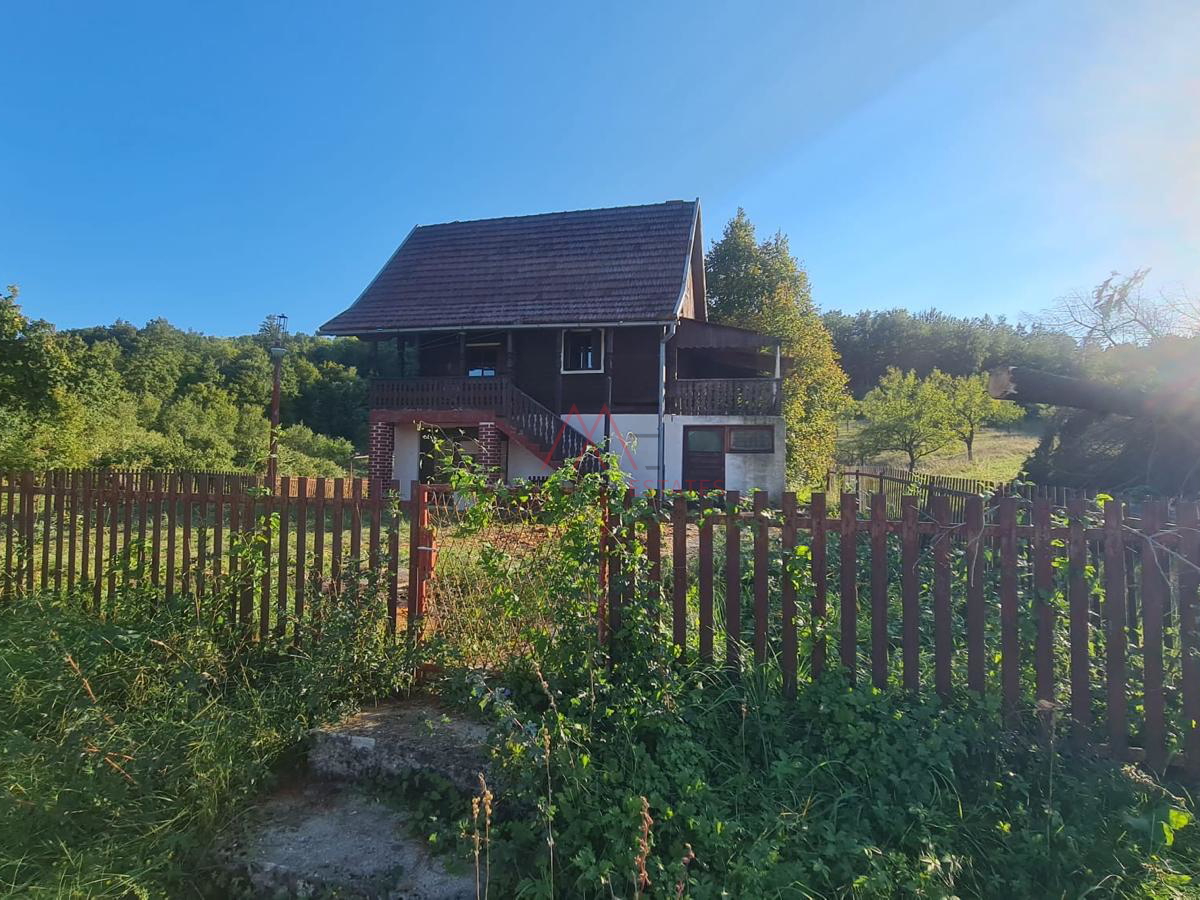 Samostoje&cacute;a ku&cacute;a Donji lapac