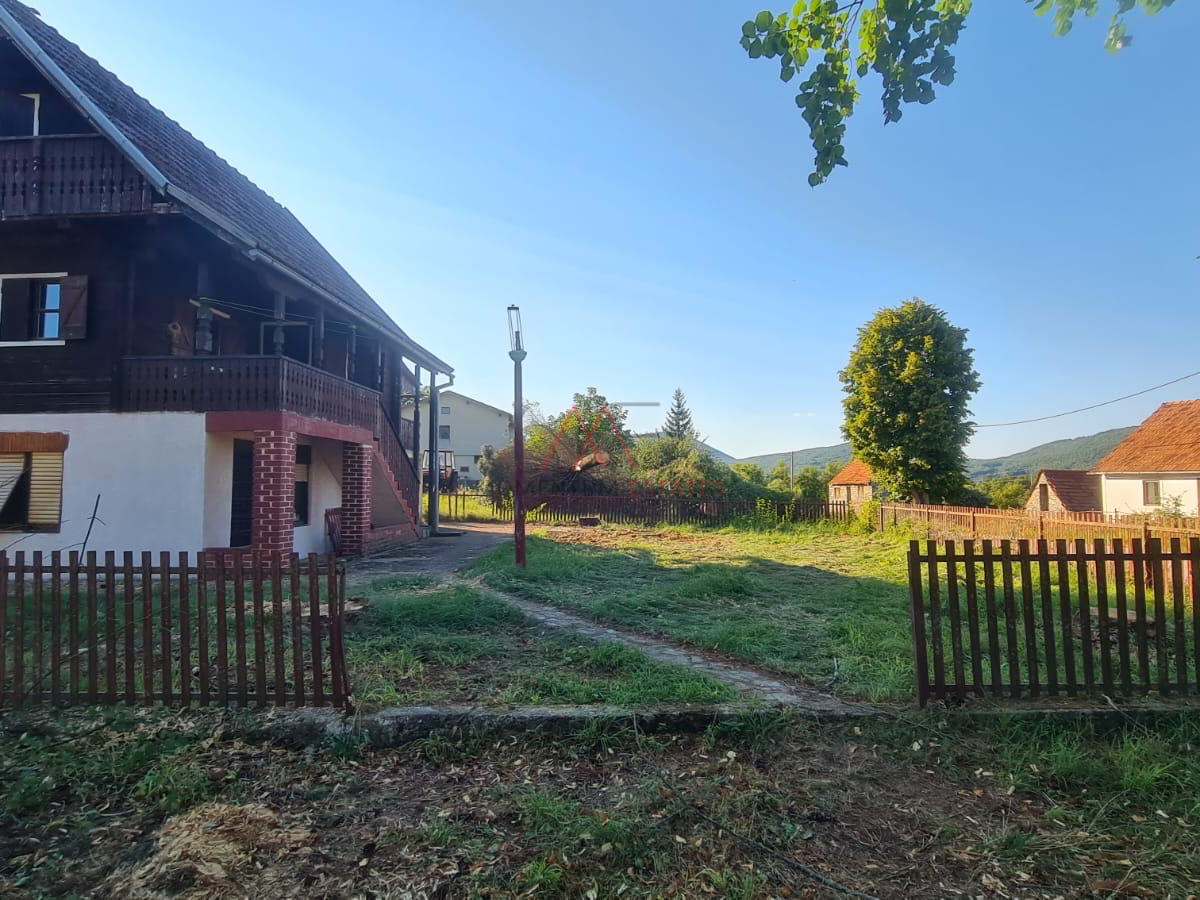 Samostoje&cacute;a ku&cacute;a Donji lapac