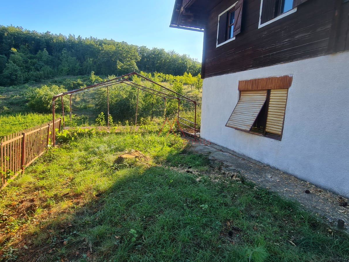 Samostoje&cacute;a ku&cacute;a Donji lapac
