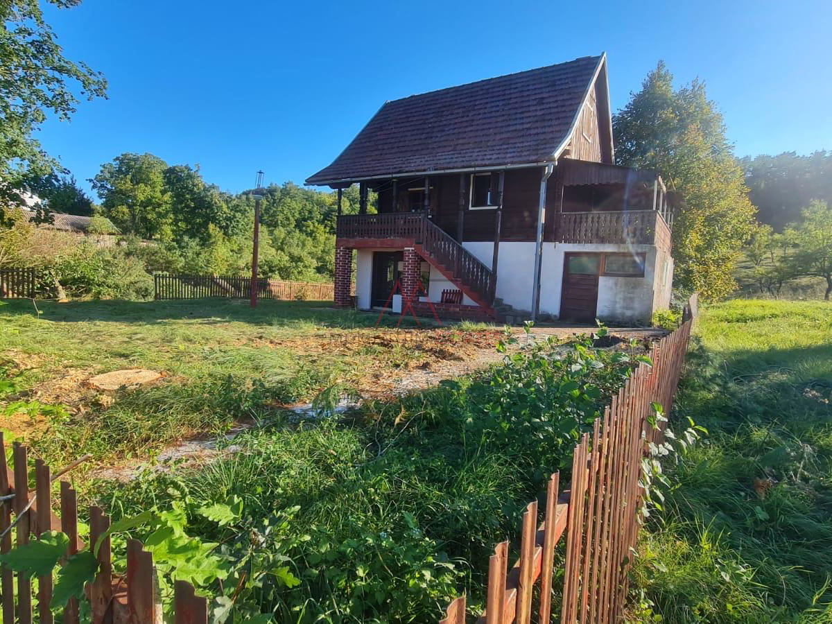Samostoje&cacute;a ku&cacute;a Donji lapac