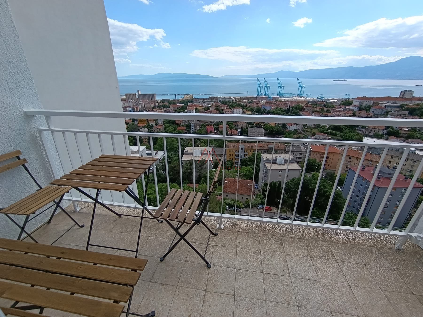 rastočine,lijepi moderni 2sb+db