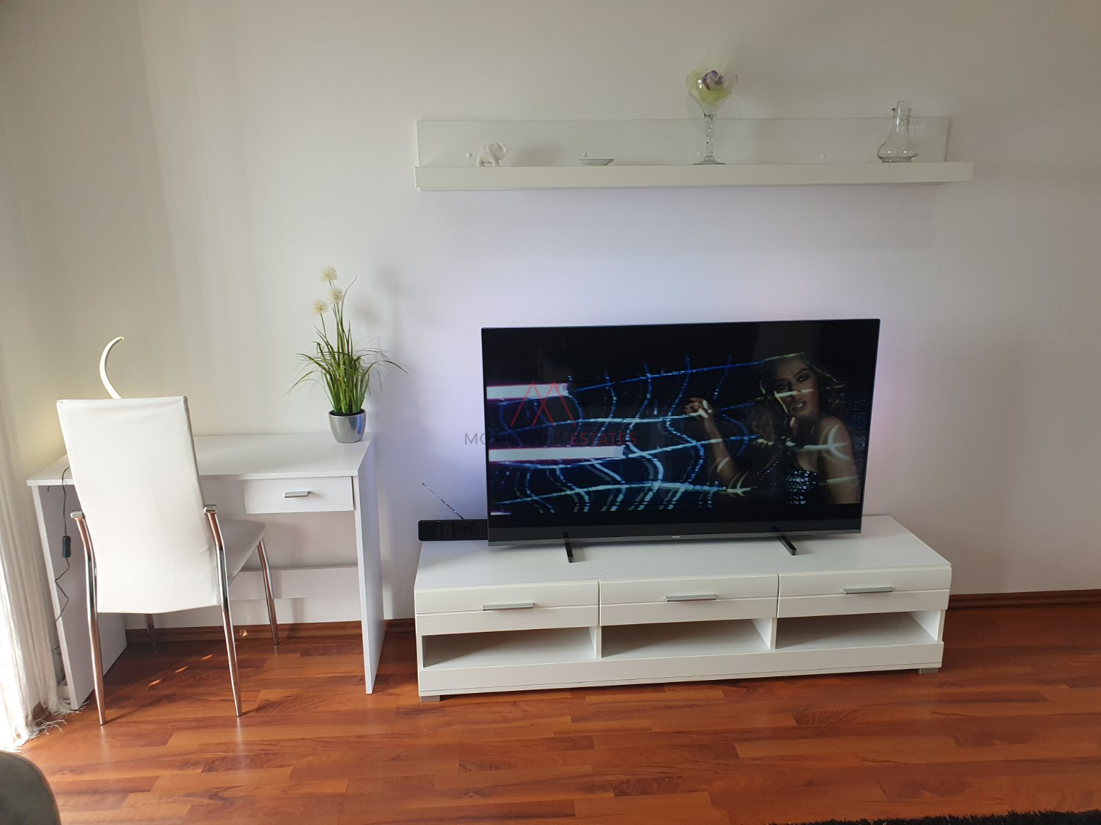 Pe&cacute;ine 1&period;red do mora 1s&plus;db dugoro&ccaron;no