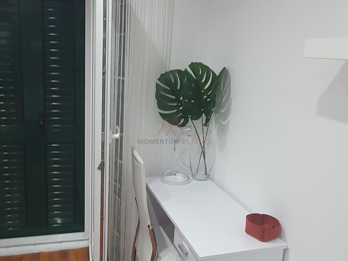 Pe&cacute;ine 1&period;red do mora 1s&plus;db dugoro&ccaron;no
