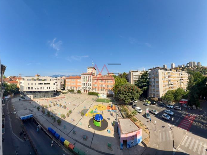 Stan u centru 2s&plus;db&comma; pametna zgrada