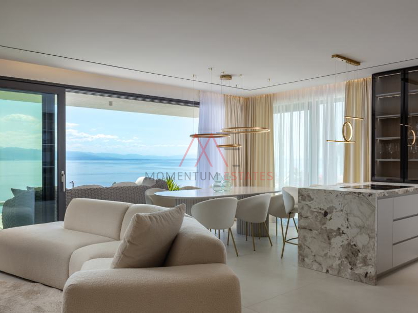 Opatija&comma; stan s privatnim bazenom&comma; jacuzzijem&period;&period;