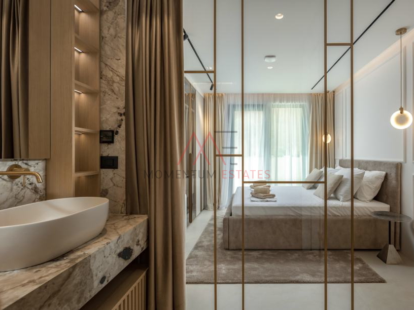 Opatija&comma; stan s privatnim bazenom&comma; jacuzzijem&period;&period;