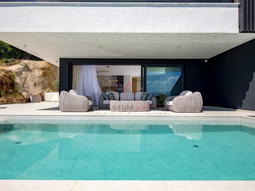 Opatija&comma; stan s privatnim bazenom&comma; jacuzzijem&period;&period;
