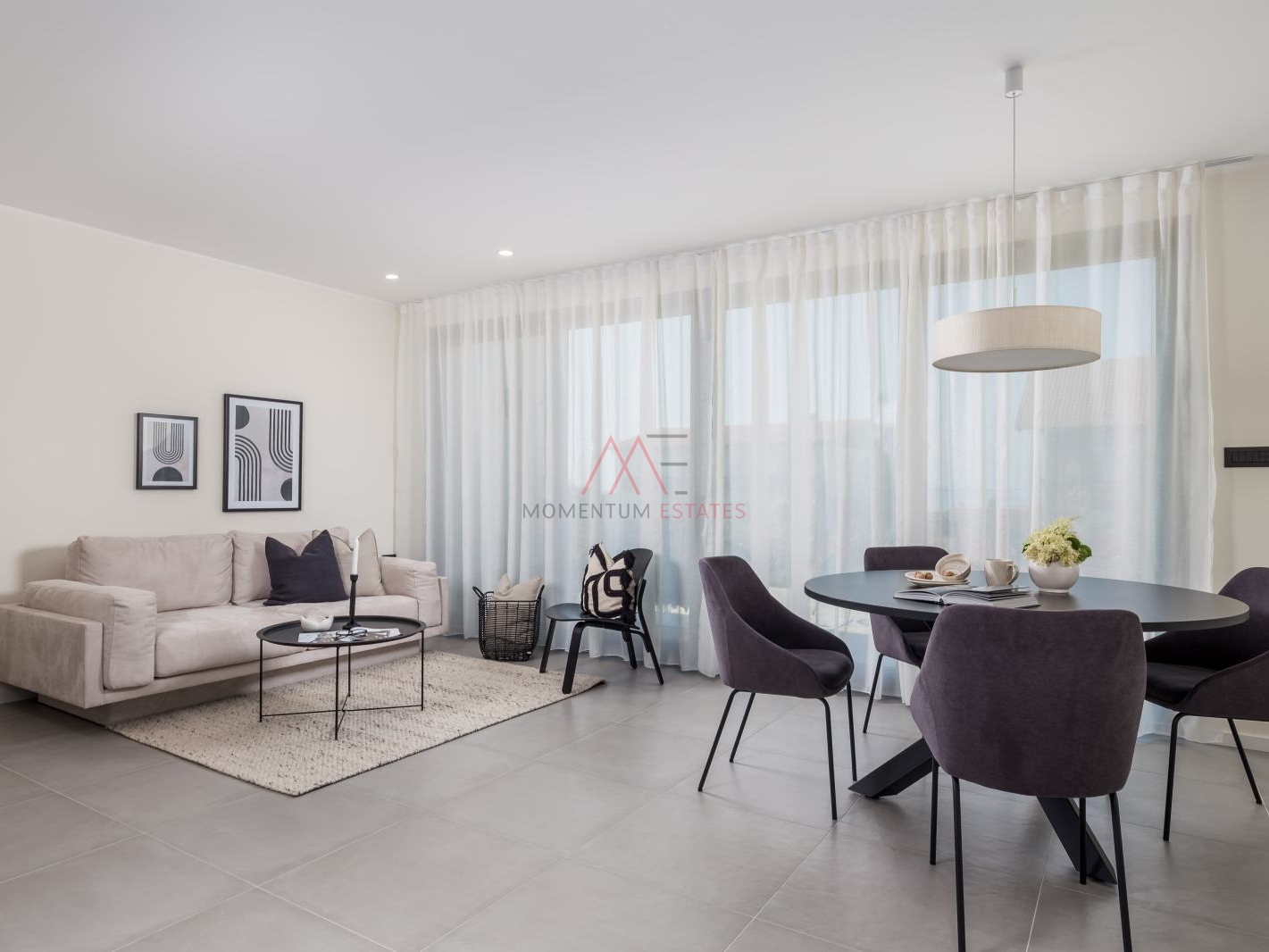 Hosti,moderan dvoetažni stan za najam