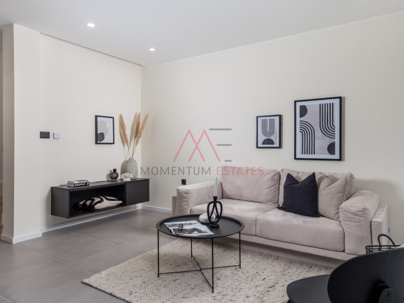 Hosti,moderan dvoetažni stan za najam