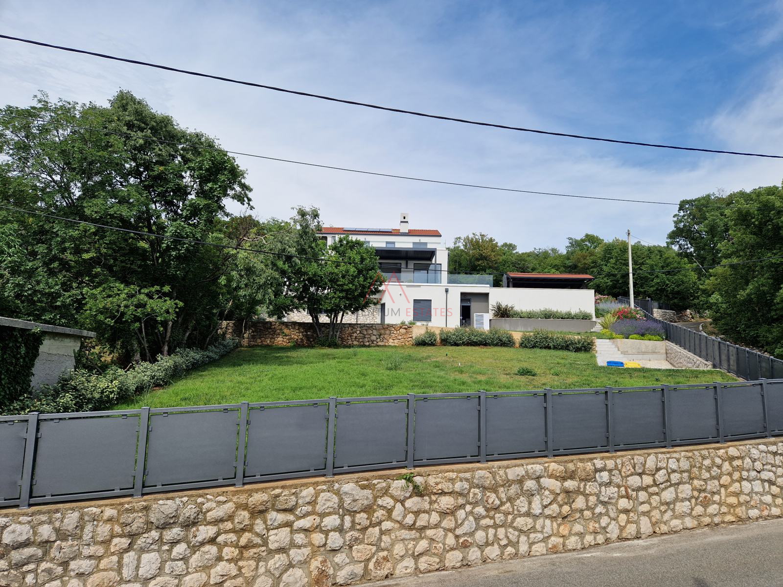 Kostrena&comma; luksuzna ku&cacute;a za najam
