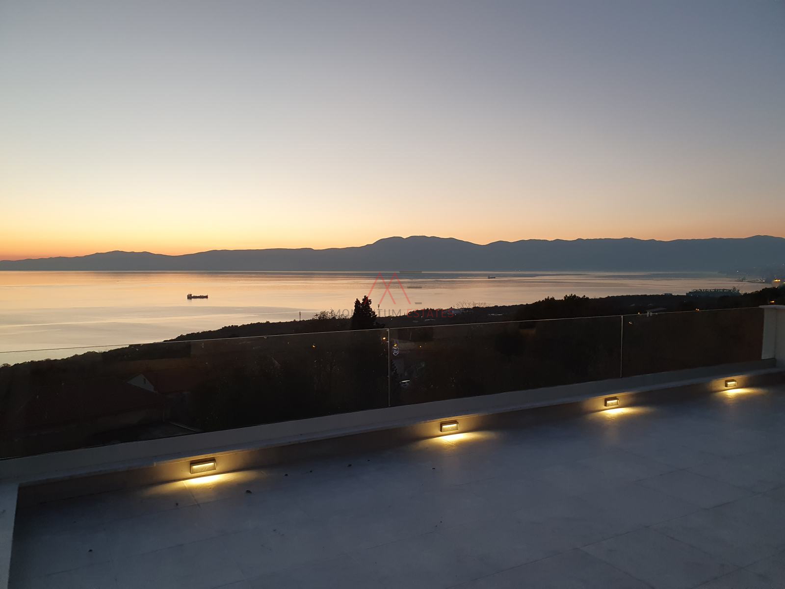 Kostrena&comma; luksuzna ku&cacute;a za najam