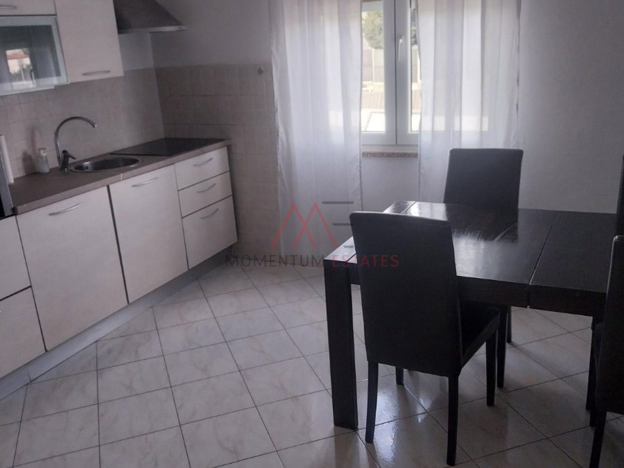 Zamet&comma; odli&ccaron;an jednosobni stan za samca ili par