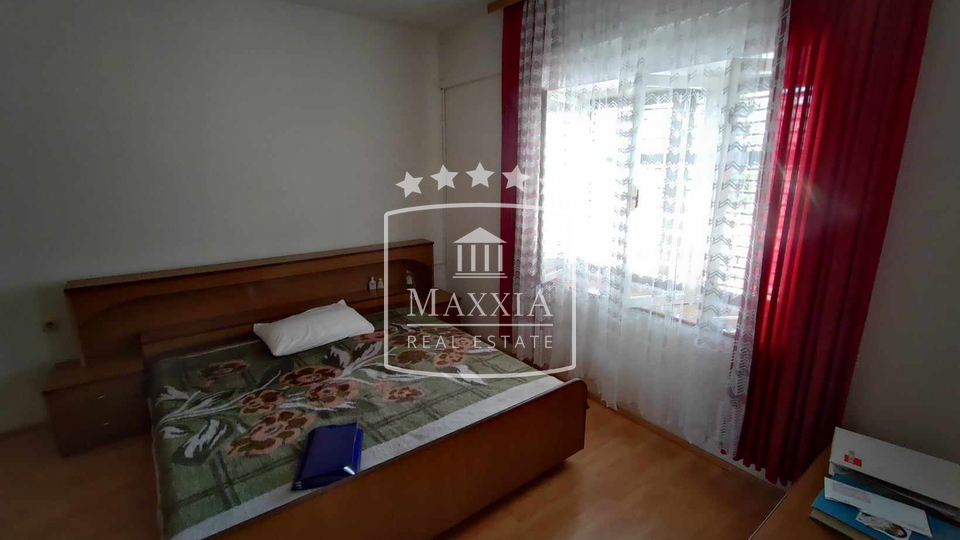 Starigrad - kuća katnica veliki vrt 150m od mora! 350000€