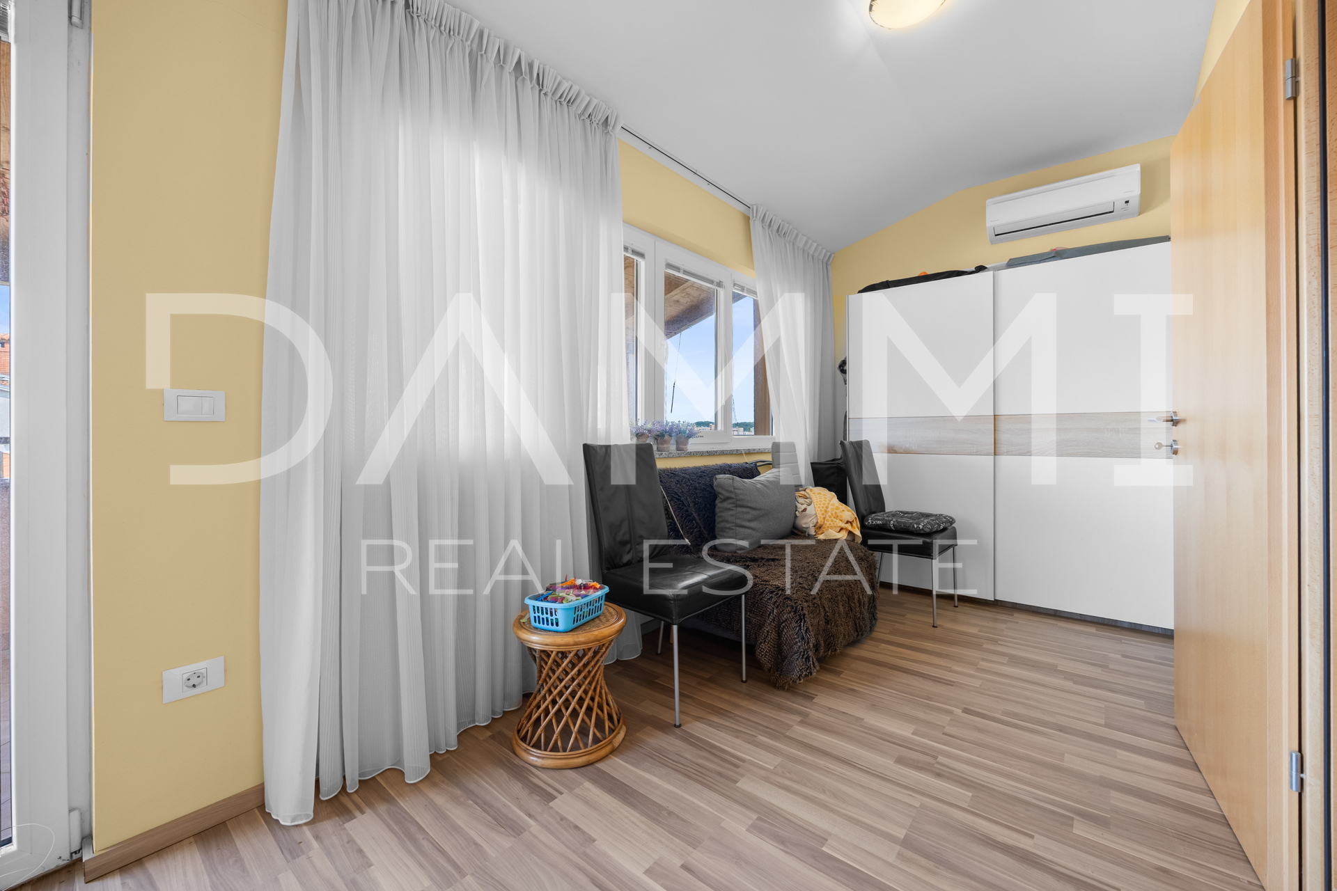 ISTRA&comma; PULA - House with 3 apartments in the city center near the Arena