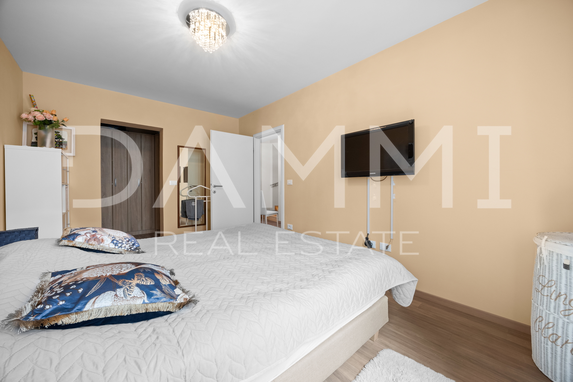 ISTRA&comma; PULA - House with 3 apartments in the city center near the Arena