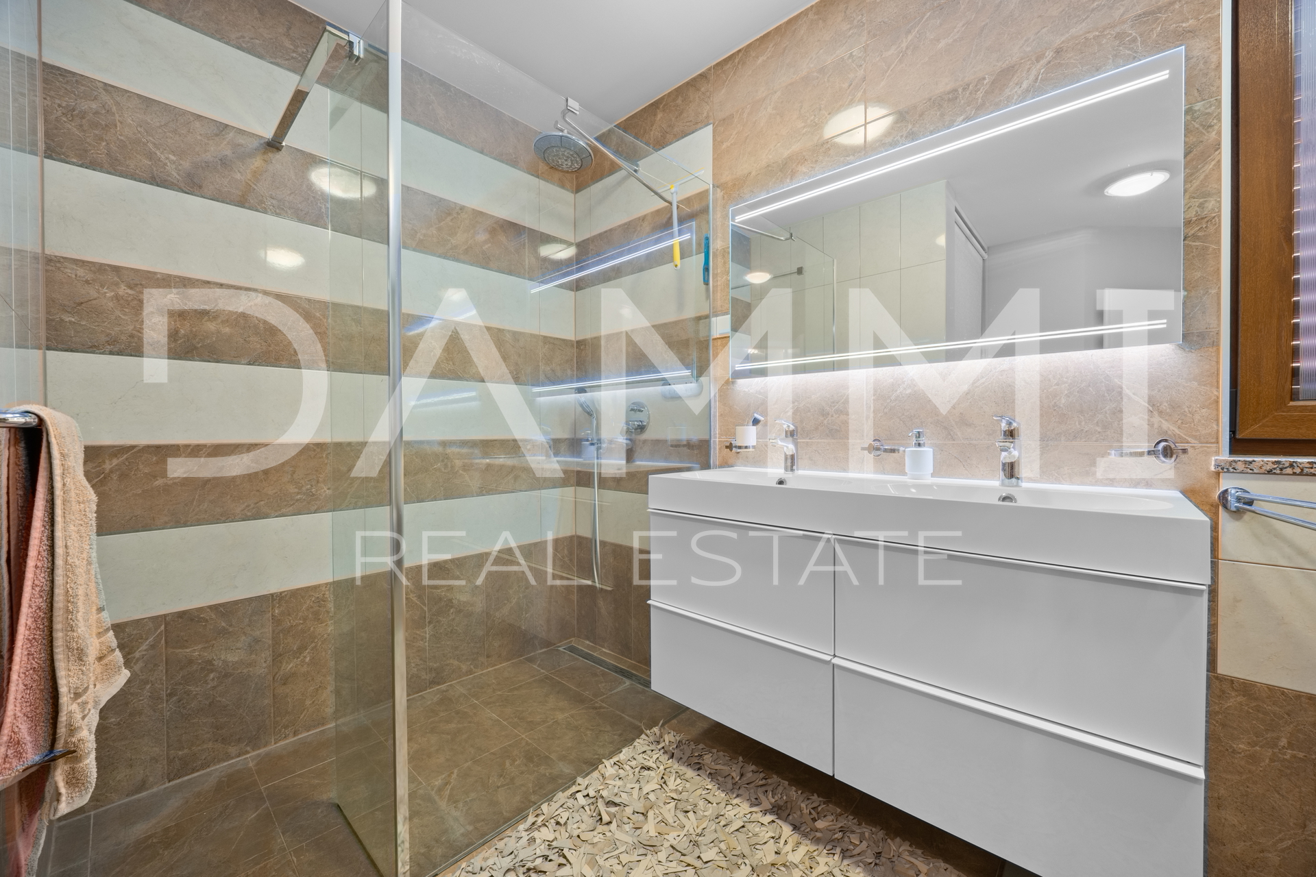 ISTRA&comma; PULA - House with 3 apartments in the city center near the Arena