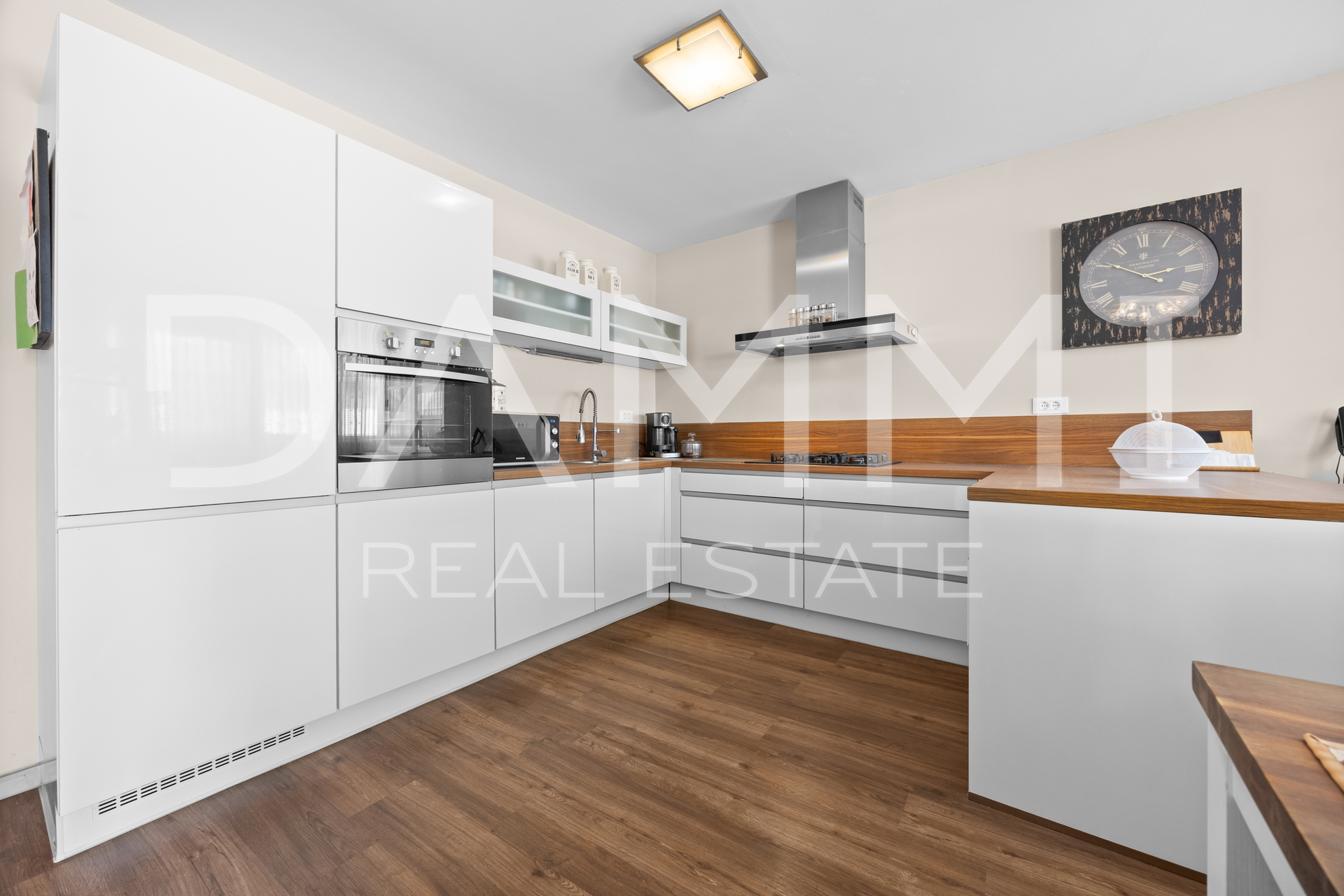 ISTRA&comma; PULA - House with 3 apartments in the city center near the Arena