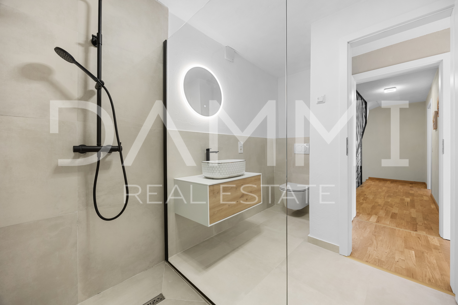 Istra&comma; Svetvin&ccaron;enat&comma; kamena ku&cacute;a s bazenom