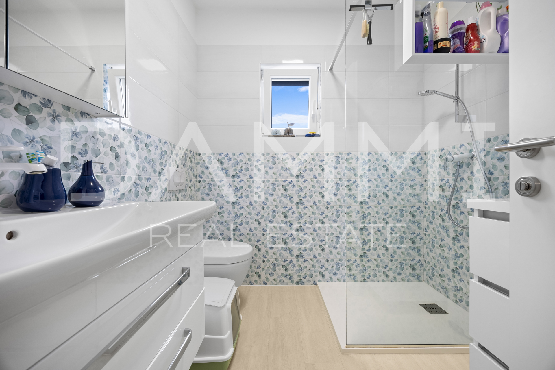 Istra&comma; Medulin - luksuzni dvosoban stan sa vrtom&comma; novogradnja