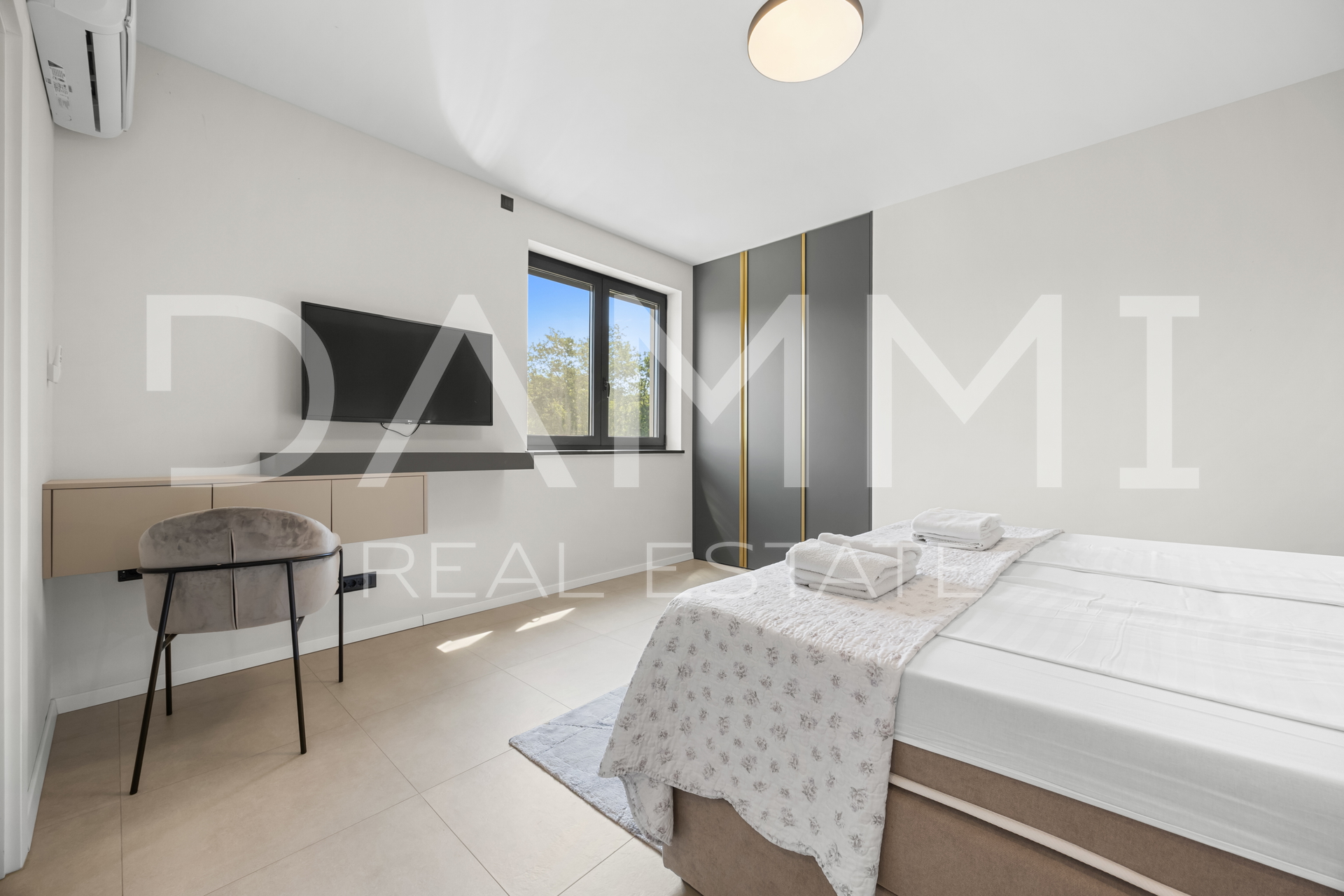ISTRA&comma; BALE - Moderna vila s pogledom na more