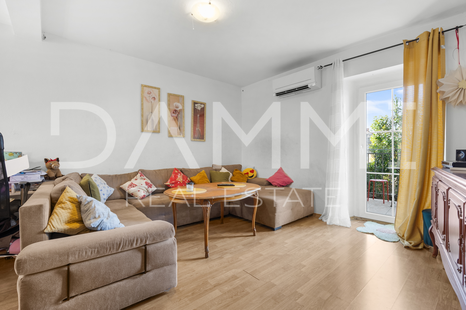 Istra&comma; Vodnjan&comma; kamena ku&cacute;a sa dvori&scaron;tem