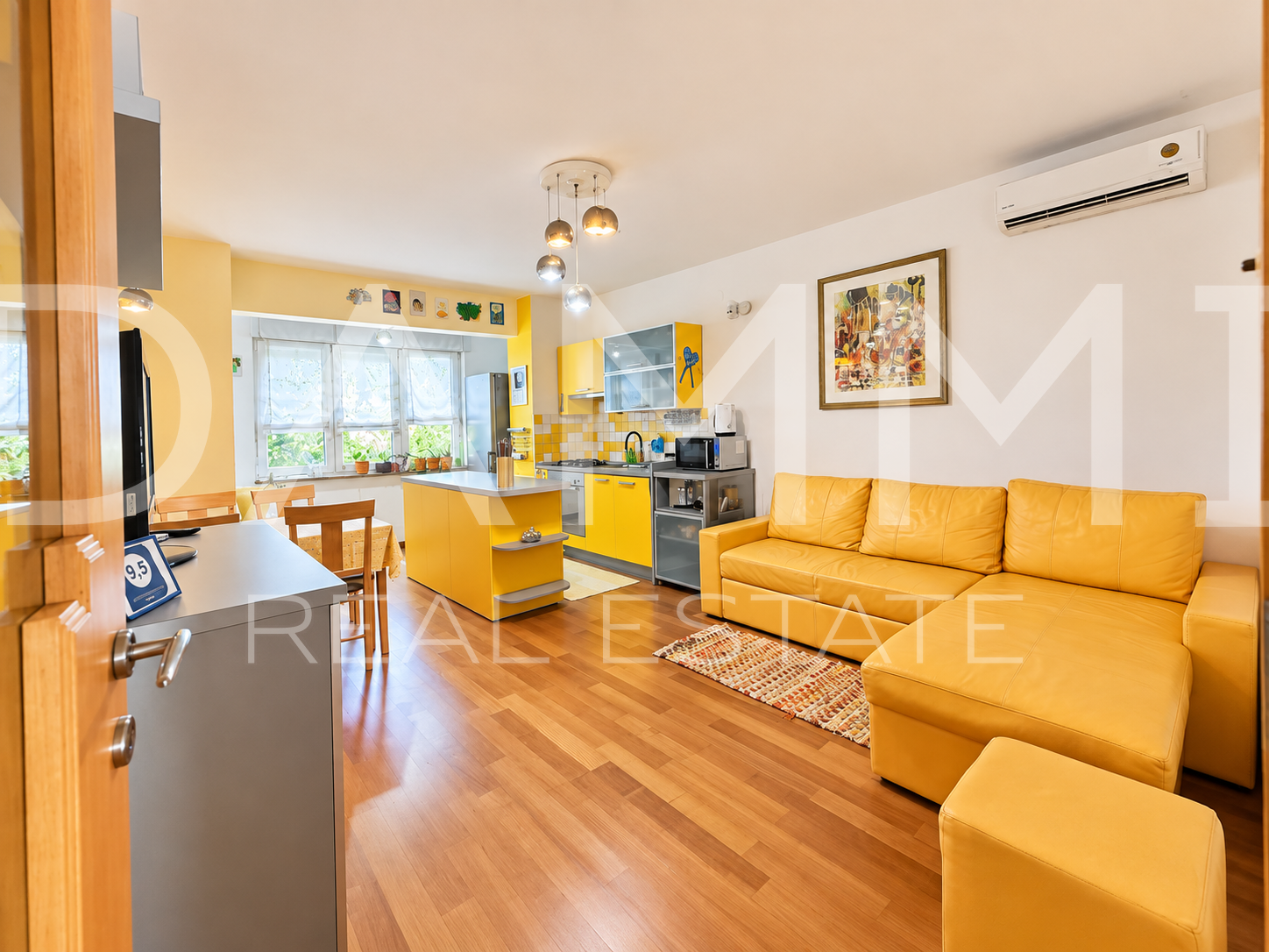 Pula &ndash; centar 61&comma;85 m&sup2;&comma; 2 spava&cacute;e sobe i 2 balkona-potpuno namje&scaron;ten i useljiv