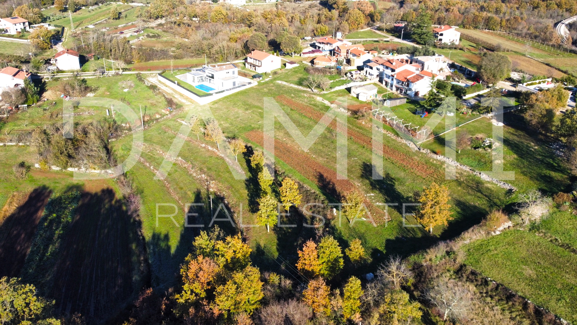 CENTRAL ISTRIA - Complex of construction and agricultural land