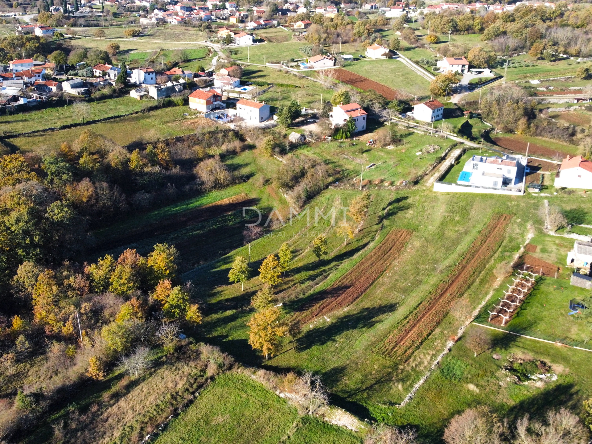 ZENTRALISTRIEN - Complesso di terreni edificabili e agricoli