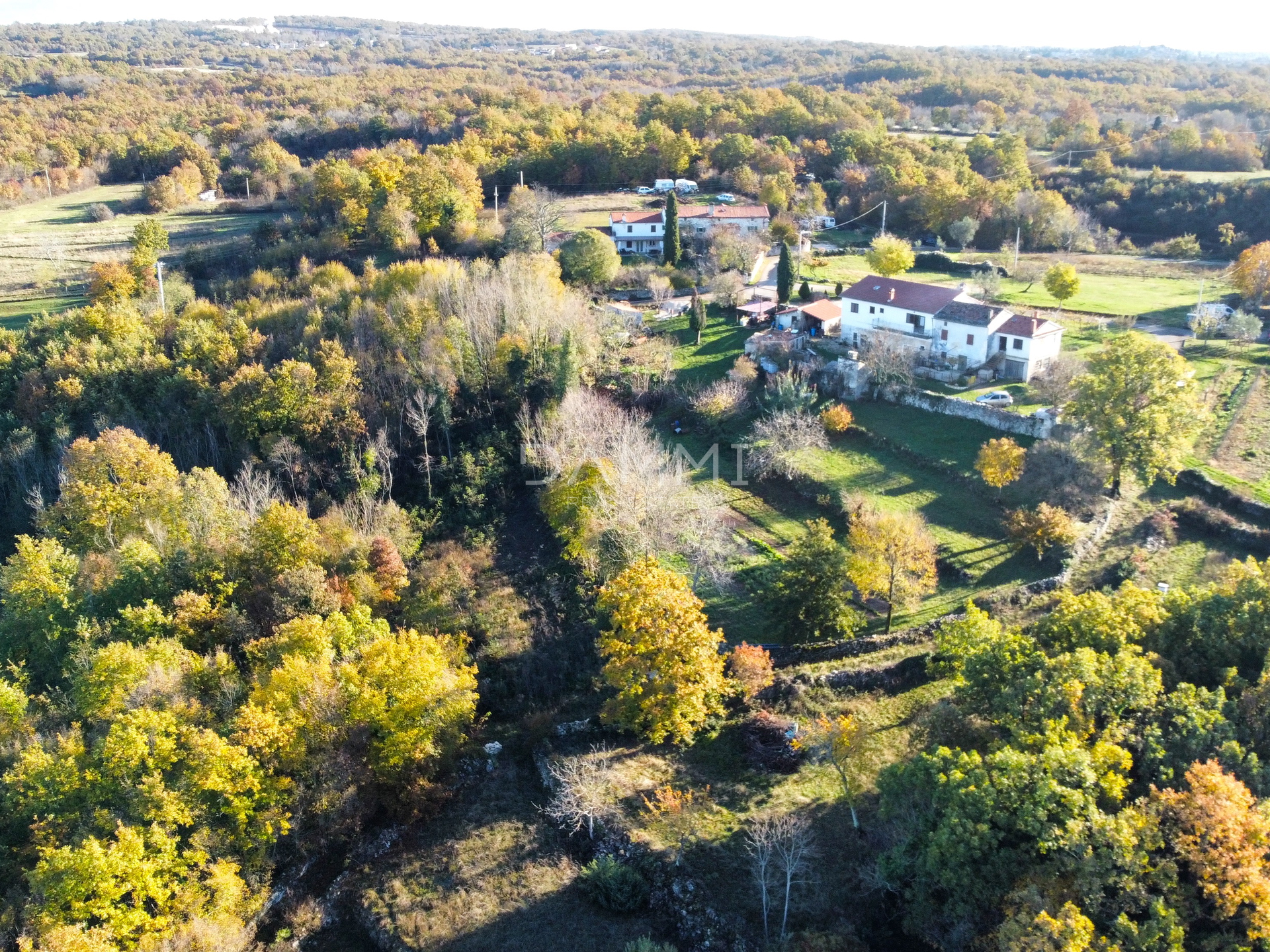 ISTRIEN, ŽMINJ - Baugrundstück in einem ruhigen Dorf in der Nähe von Žminj 2072 m2