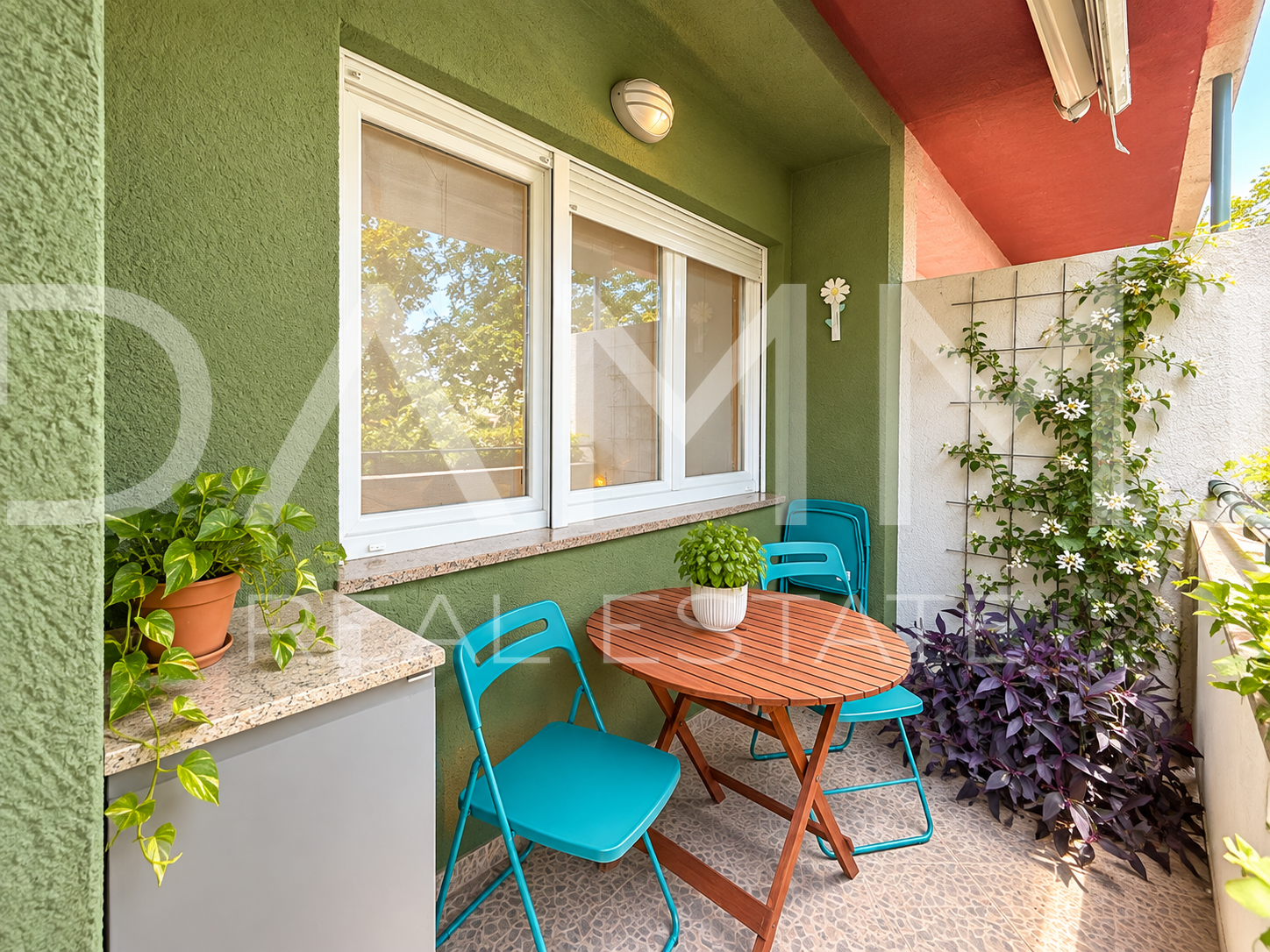 Pula &ndash; centar 61&comma;85 m&sup2;&comma; 2 spava&cacute;e sobe i 2 balkona-potpuno namje&scaron;ten i useljiv