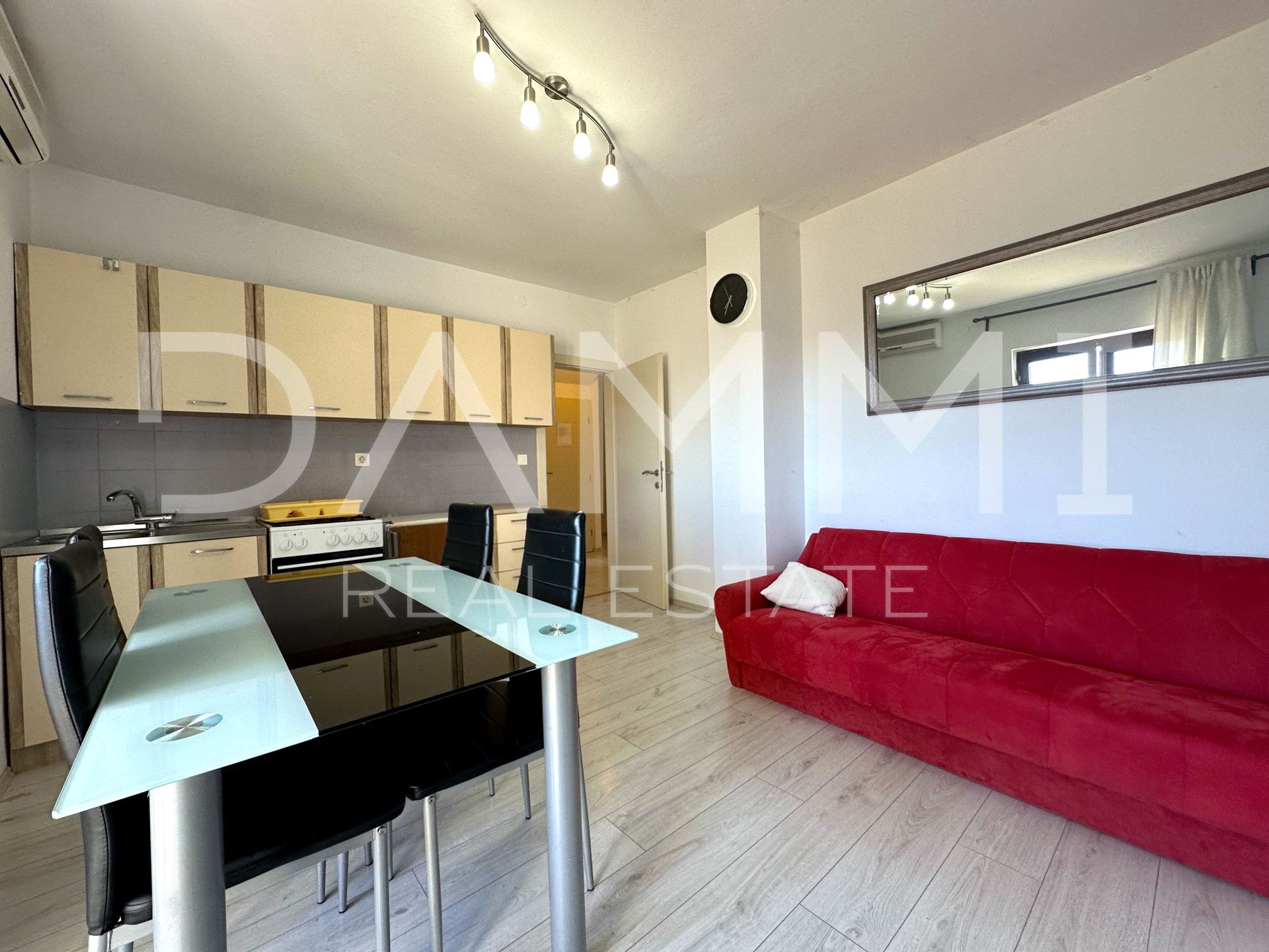 ISTRIA, ROVINJ - 2 Appartamenti con parcheggio a 800m dal centro e dal mare