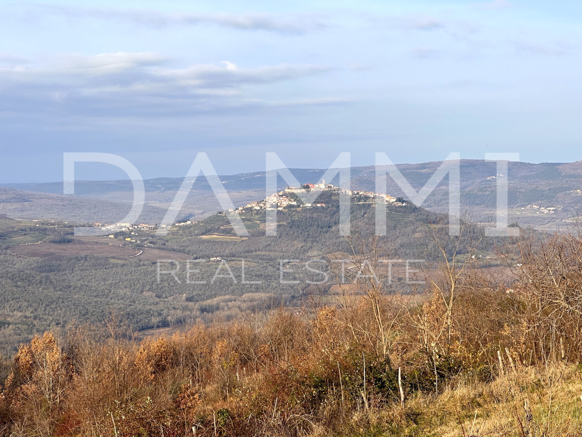 MOTOVUN, ZAMASK - Baugrundstück mit Panoramablick auf Motovun