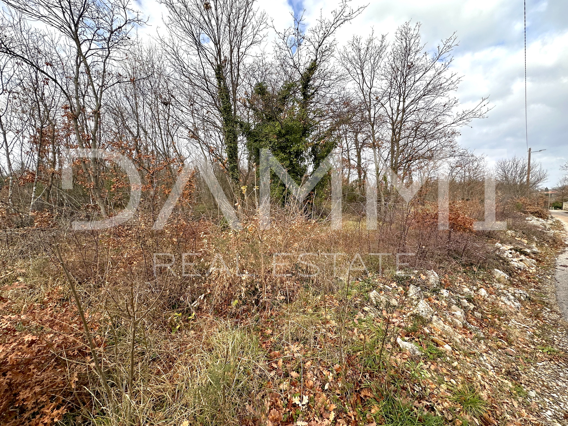 MARČANA, ŠEGOTIĆI - Building plot with infrastructure 632m2