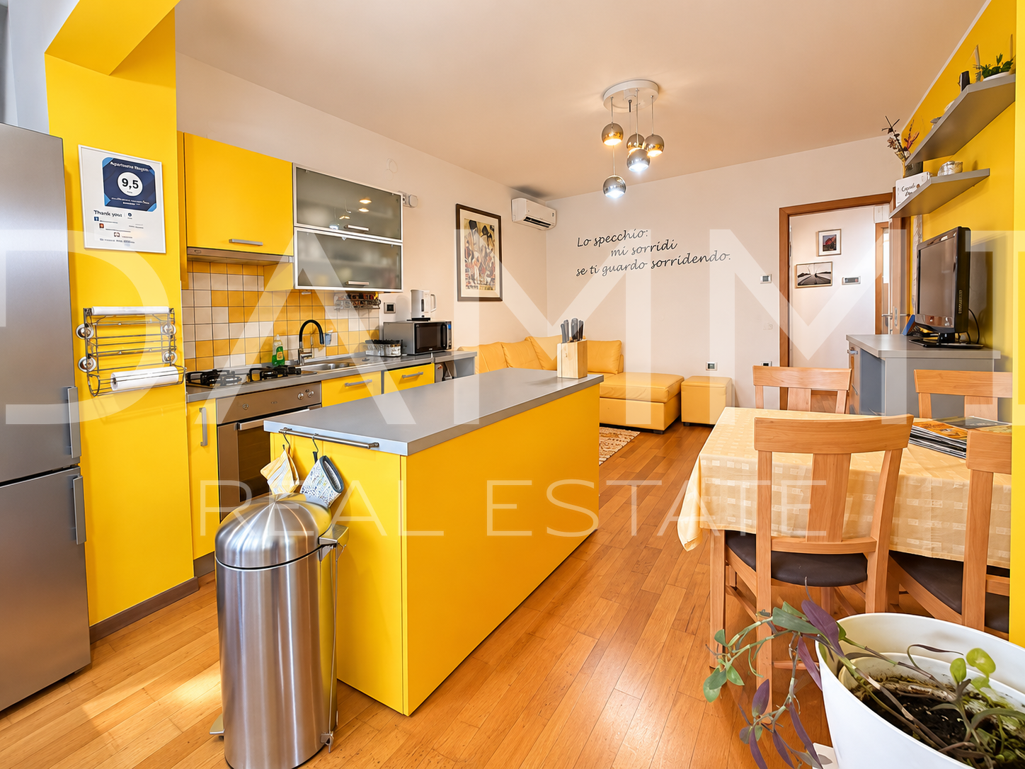 Pula &ndash; centar 61&comma;85 m&sup2;&comma; 2 spava&cacute;e sobe i 2 balkona-potpuno namje&scaron;ten i useljiv