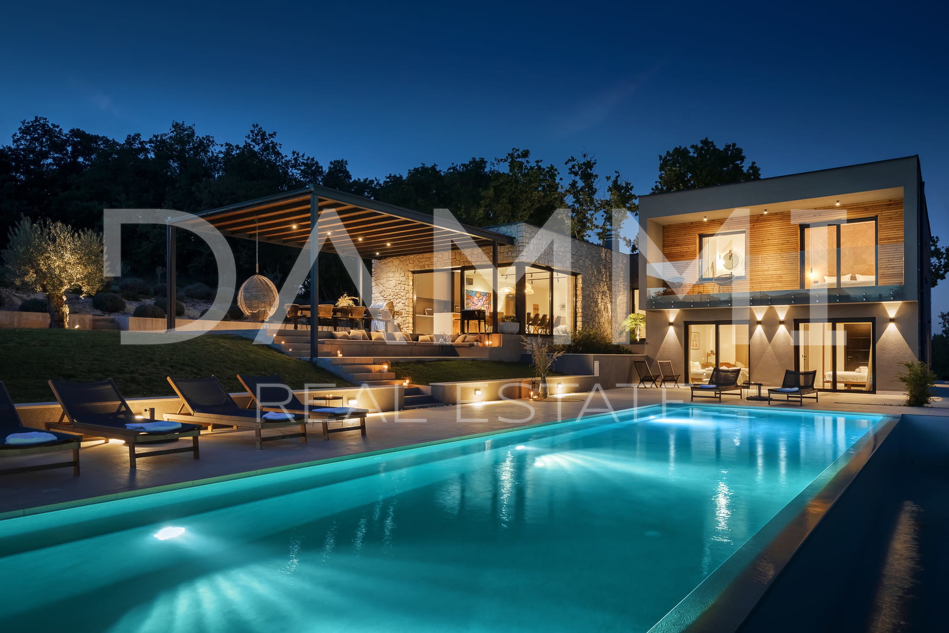 MOTOVUN&comma; OKOLICA - Ekskluzivna luksuzna vila