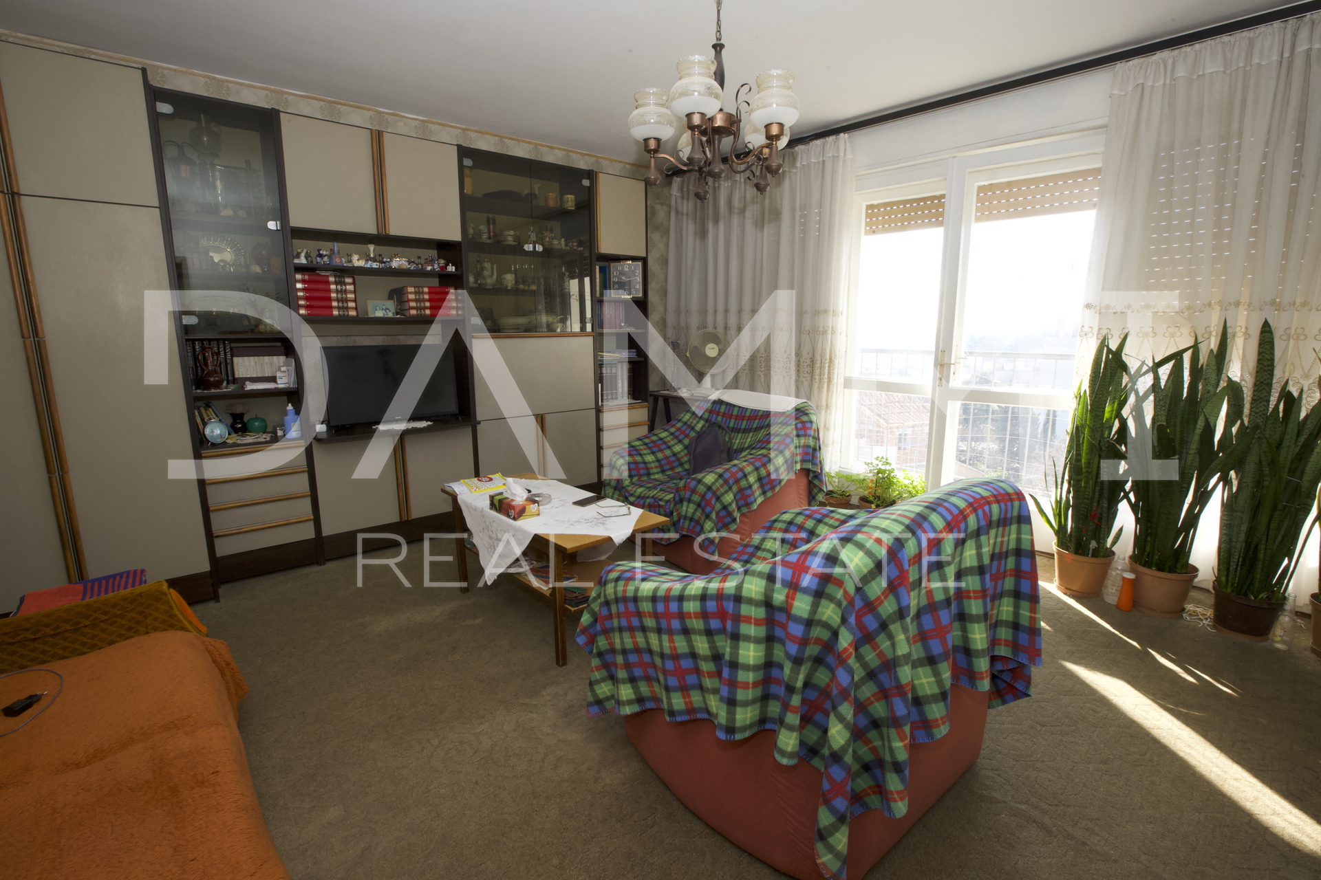 PULA, KAŠTANJER - Grande appartamento con 3 camere da letto, balcone, parcheggio 91m2