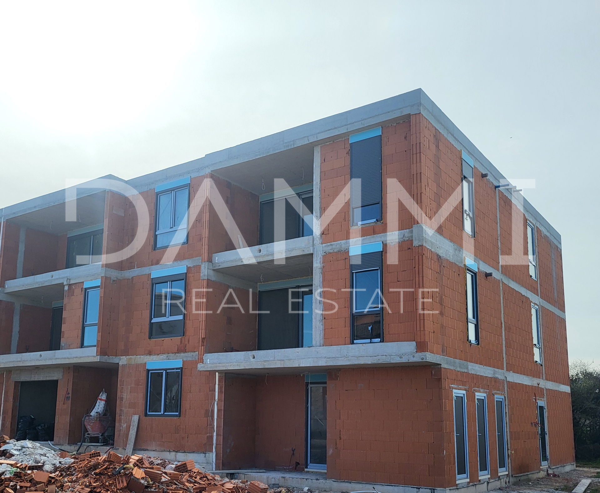 ISTRA, PULA  - STAN U NOVOGRADNJI NA DOBROJ LOKACIJI