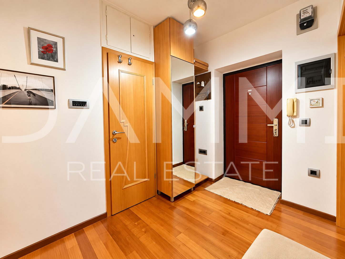 Pula &ndash; centar 61&comma;85 m&sup2;&comma; 2 spava&cacute;e sobe i 2 balkona-potpuno namje&scaron;ten i useljiv