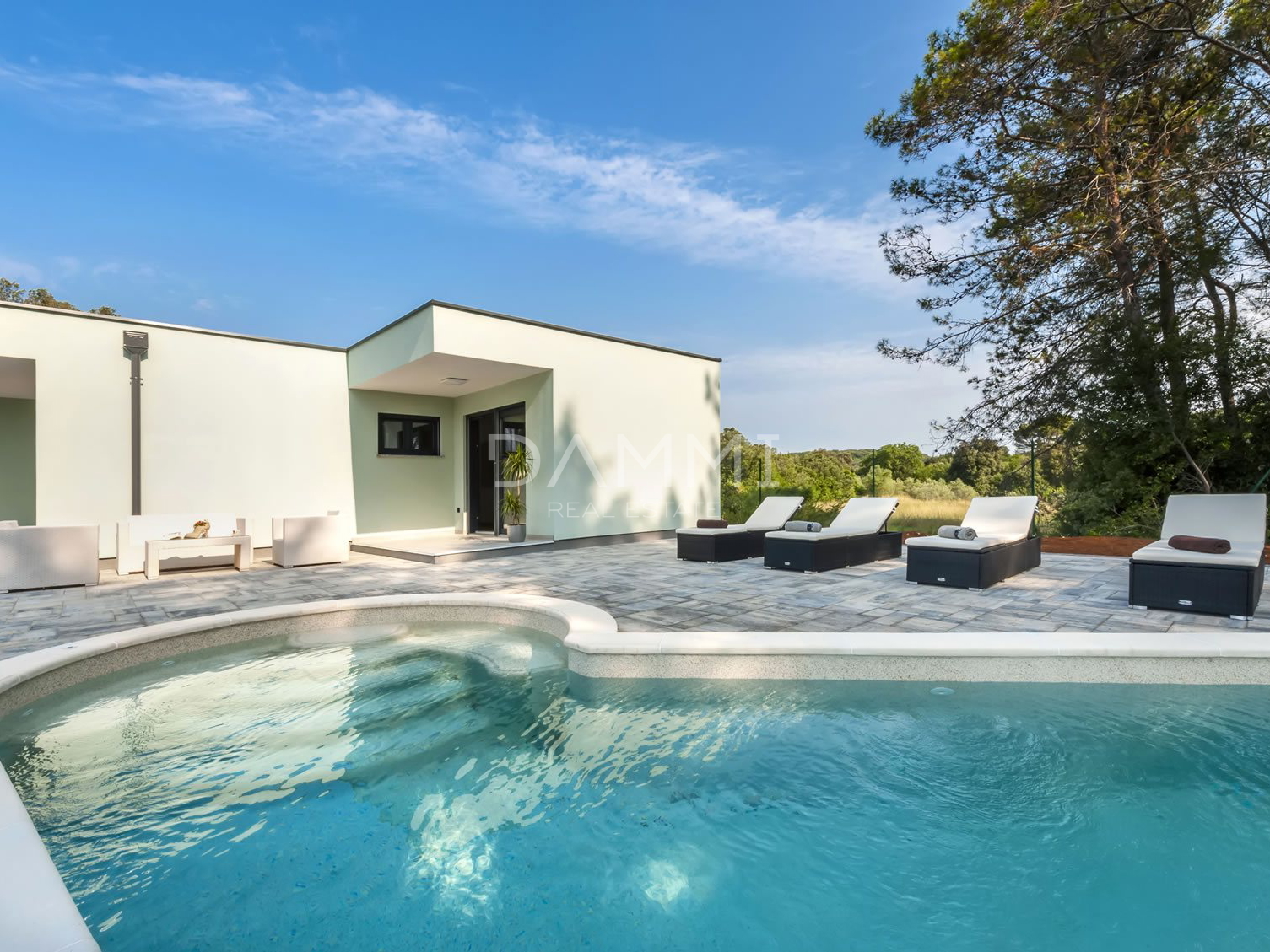 ISTRIA, ROVINJ - Modern house with swimming pool near sea