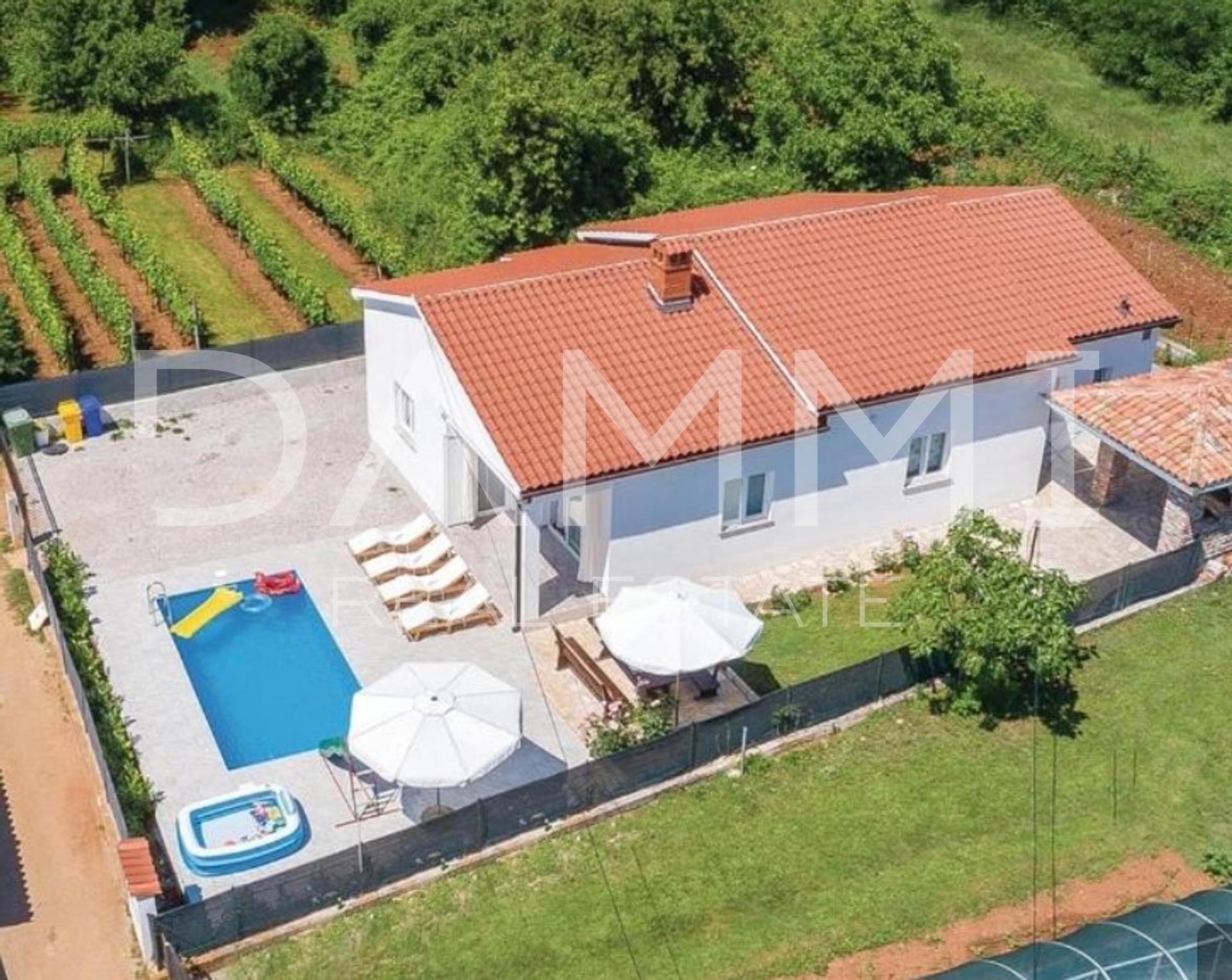 LABIN, ISTRIA - House with Pool (2 Apartments) 157 m2