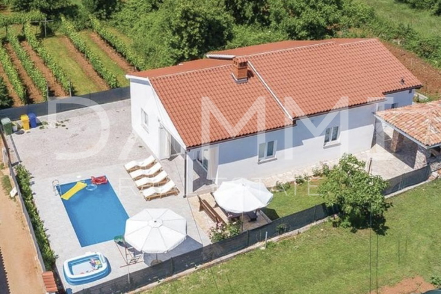 LABIN, ISTRIEN - Haus mit Pool (2 Apartments) 157 m2